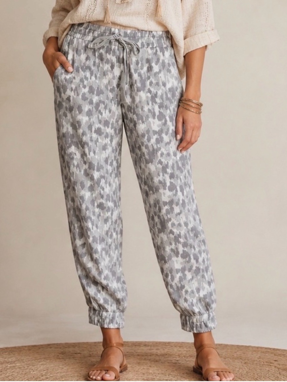 cloth & stone Anthropology Gray Elastic-Waist Leopard Print Women's Joggers